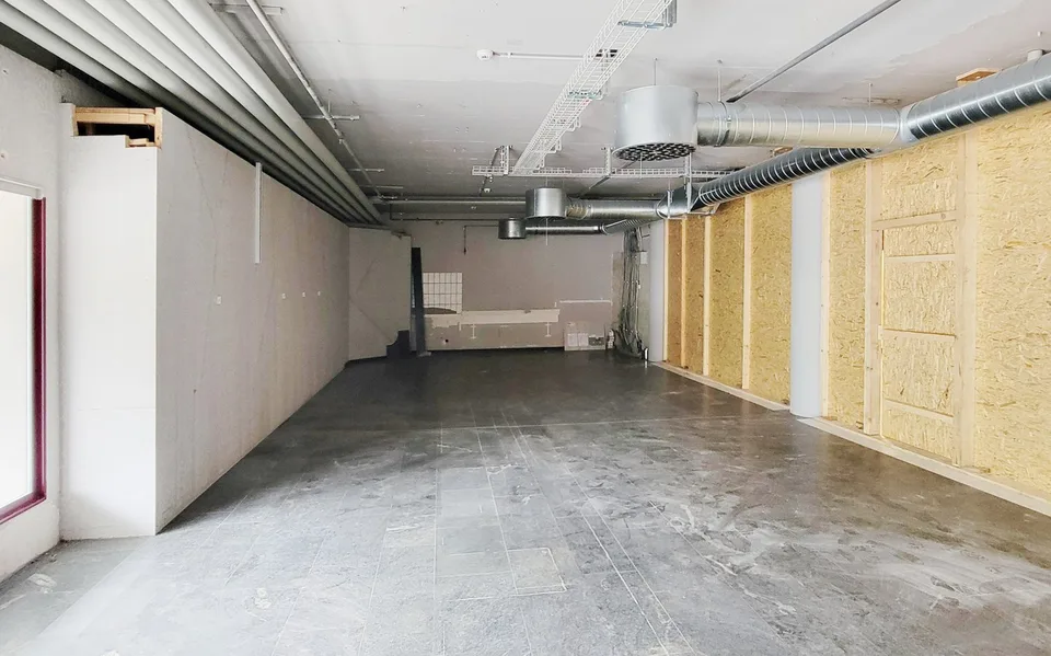 93m² - Spazio commerciale emozionante direttamente nel centro di Unterseen