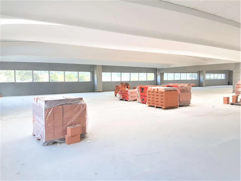 Modernes Büro-/Produktions-/Industriegebäude