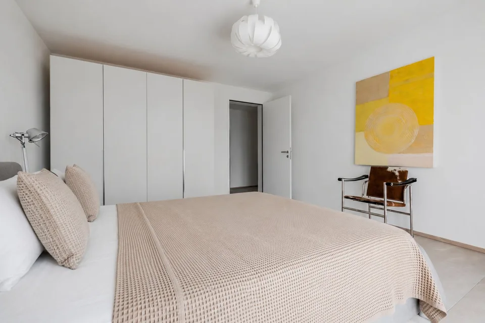 Grosszügige, möblierte 3.5-Zimmer-Wohnung mit zwei Balkonen in Zürich Wiedikon – Foto 9 von 16
