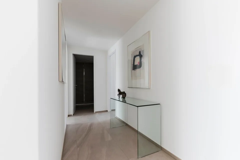 Grosszügige, möblierte 3.5-Zimmer-Wohnung mit zwei Balkonen in Zürich Wiedikon – Foto 7 von 16