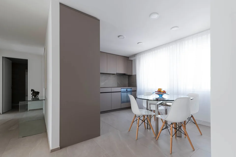 Appartement meublé 2 chambres Zurich Wiedikon – central, balcon & service de nettoyage