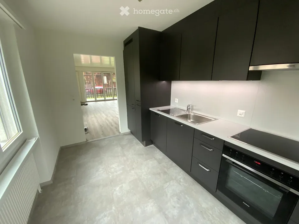 Erstbezug nach Totalrenovation helle 5.5 Zimmer Wohnung Top Lage. Per sofort oder nach Vereinbarung.
