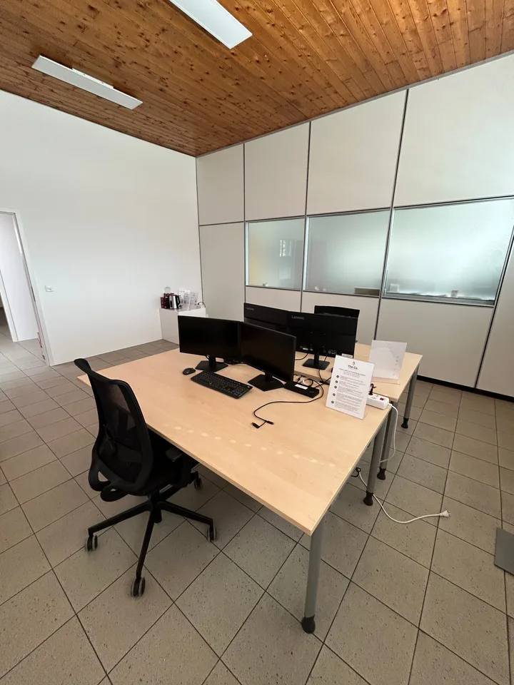 Büro komplett ausgestattet in Caslano