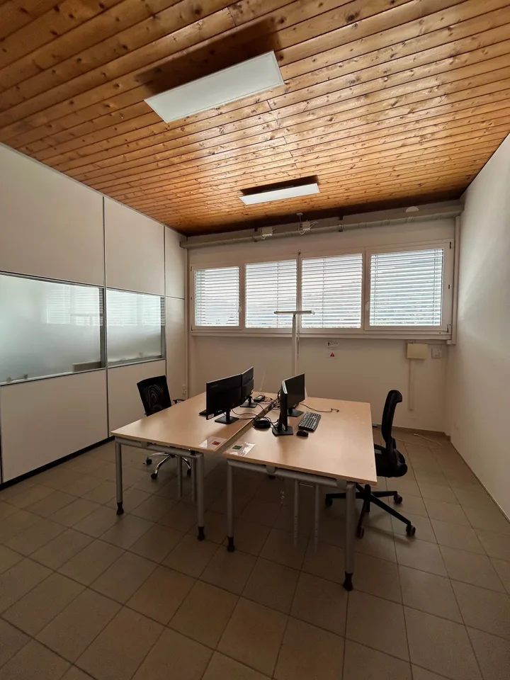 Büro komplett ausgestattet in Caslano