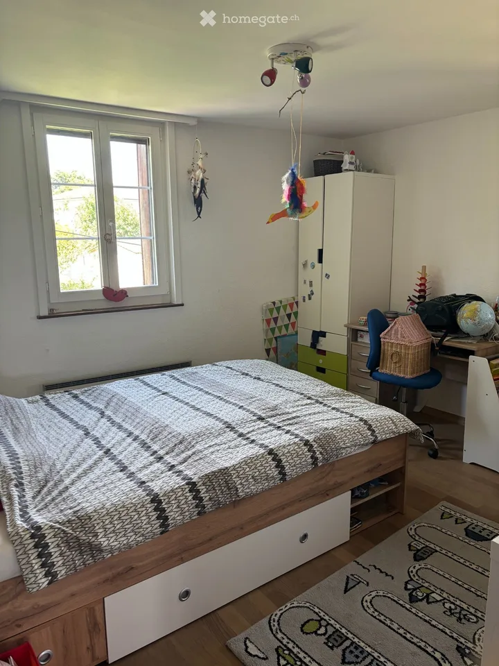 Charmanter Dachgeschosswohnung mit 5,5 Zimmern in Tolochenaz