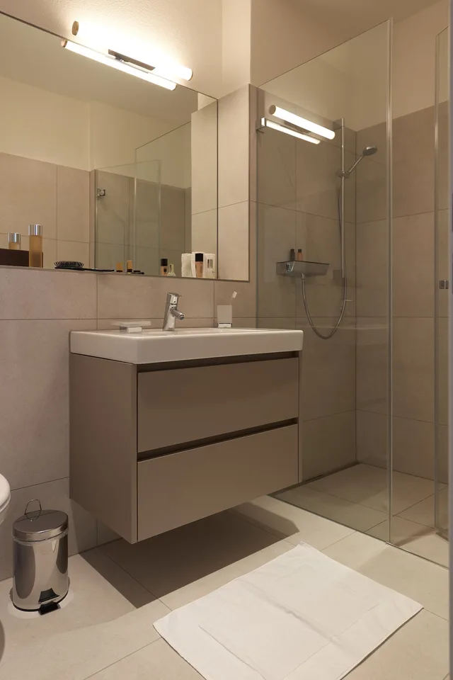 2-Zimmer Apartment möbliert und neu renoviert in Zürich Oerlikon – Foto 10 von 13