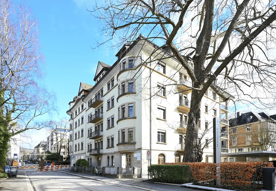 ELEGANTE BÜROFLÄCHEN DIREKT AM ZÜRICHSEE