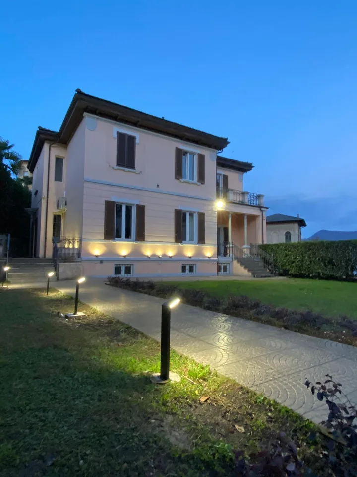 AFFITTASI MENSILMENTE Villa pronta all'uso in centro Lugano con importante vista lago