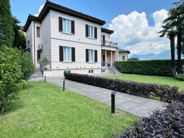 AFFITTASI MENSILMENTE Villa pronta all'uso in centro Lugano con importante vista lago
