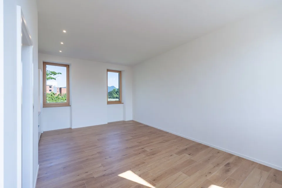 Ehemalige, komplett renovierte Villa, zur ersten Vermietung mit Terrasse