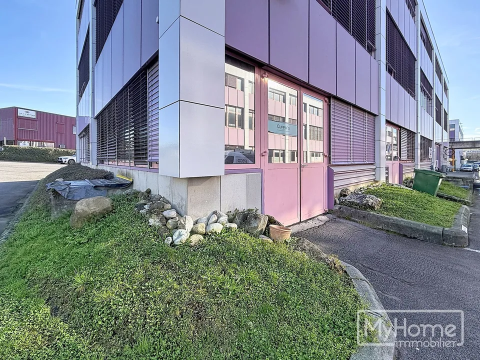 Local commercial de 153m² à louer à Lonay
