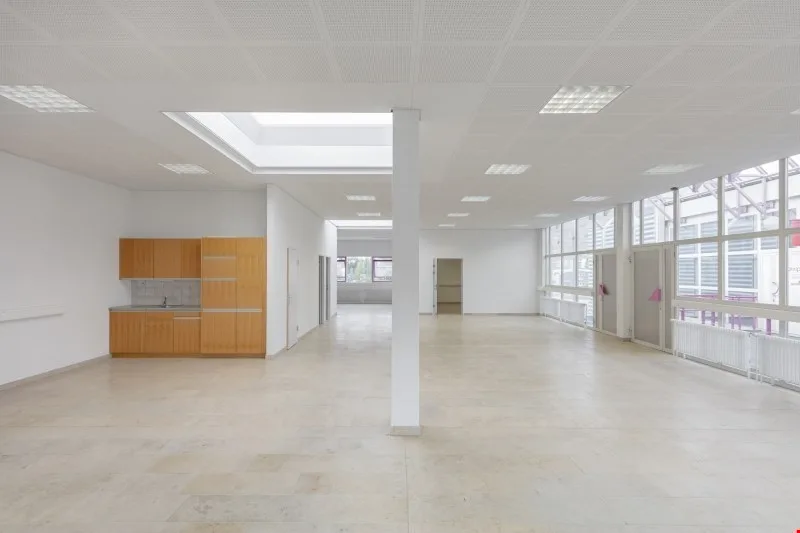 SURFACE COMMERCIALE/BUREAU/CABINET MEDICAL/ACTIVITES SPORTIVES – photo 6 sur 12