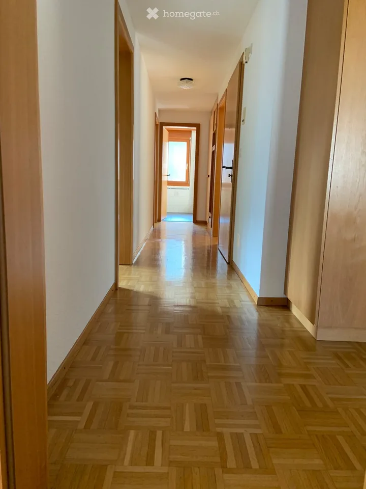 Sehr grosse 4.5-ZimmerWohnung mit Balkon in Ried-Muotathal
