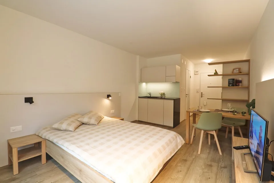 Exklusive möblierte Apartments mit eigenem Badezimmer und Kochzeile an Toplage