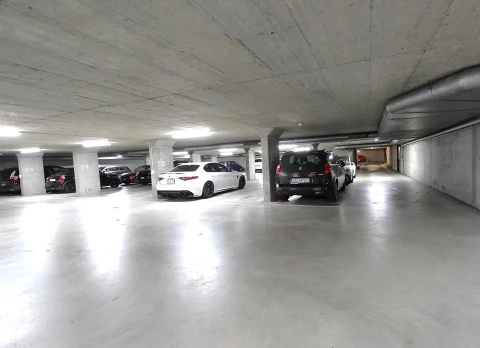 Grosser Parkplatz in geschlossener Tiefgarage, Preis ist verhandelbar