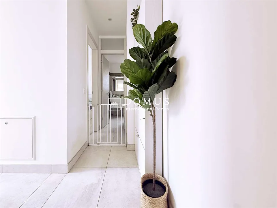 Modern, privater Garten, zwei Autostellplätze