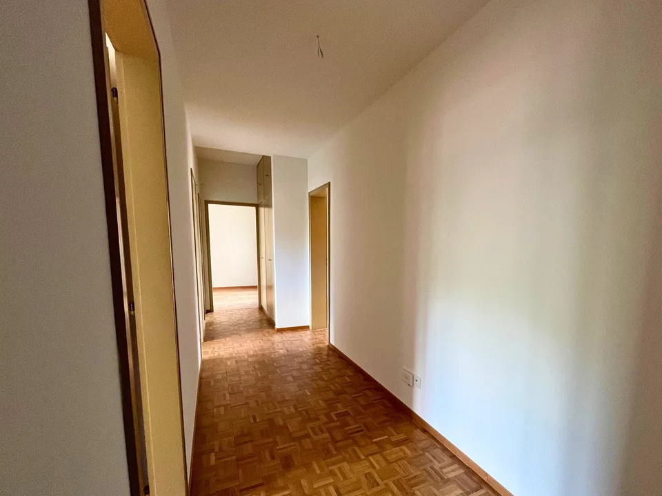 Helllichtes 3.5-Zimmer-Apartment in Chiasso-Zentrum, strategisch günstig und gut erschlossen – Foto 9 von 13