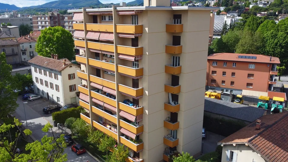 Affittasi luminoso 3.5 in centro Chiasso, in posizione strategica e ben servita