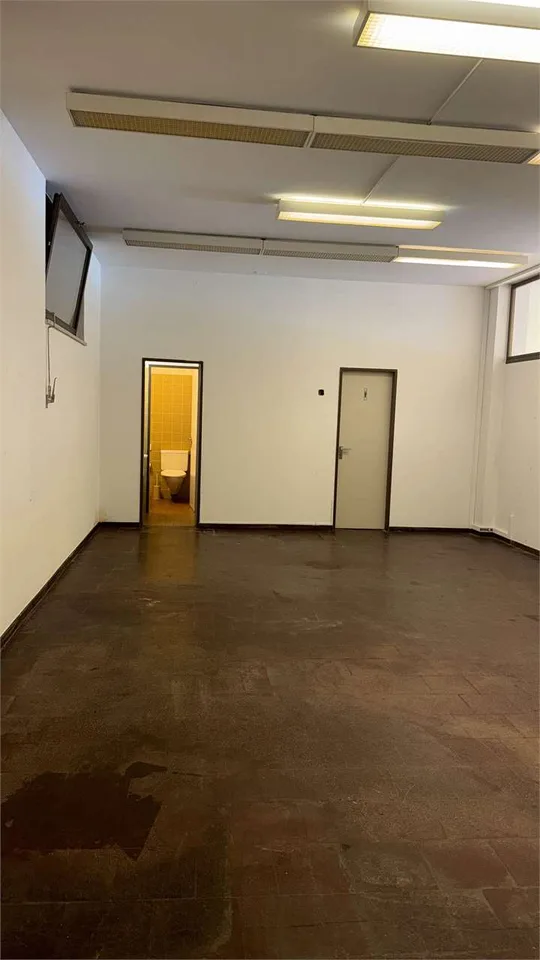 Espace commercial lumineux et pratique à louer à Gordola