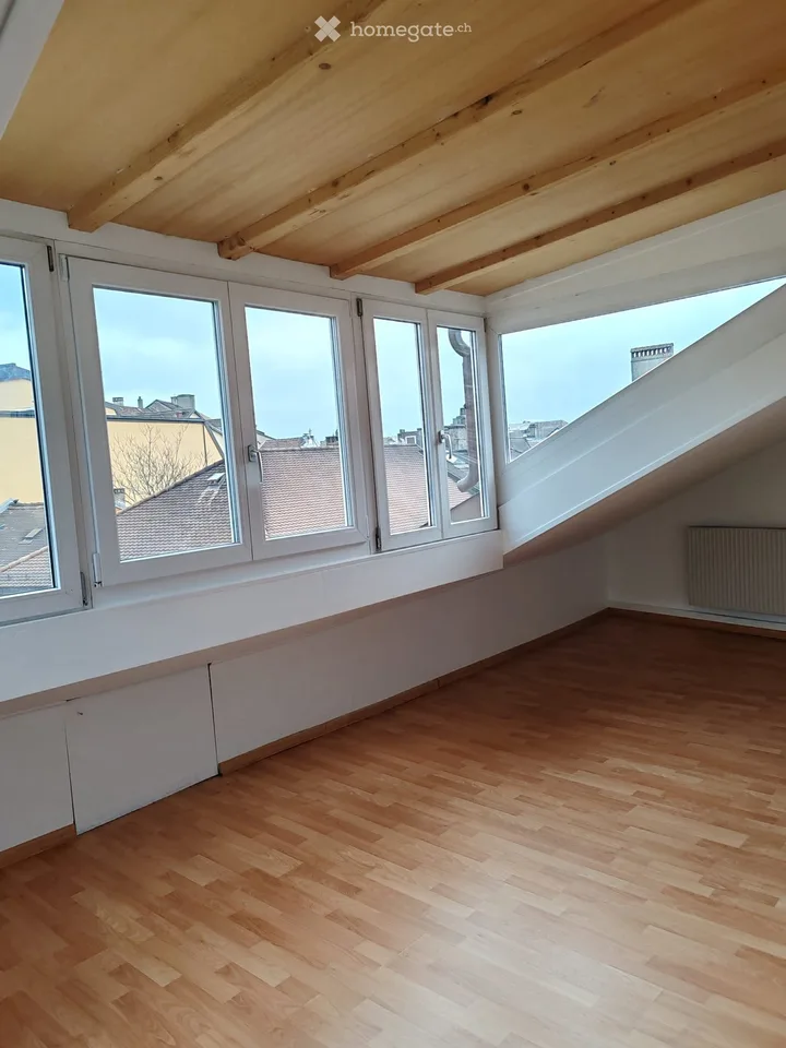 Grande bel balcone e appartamento charmante in centro città