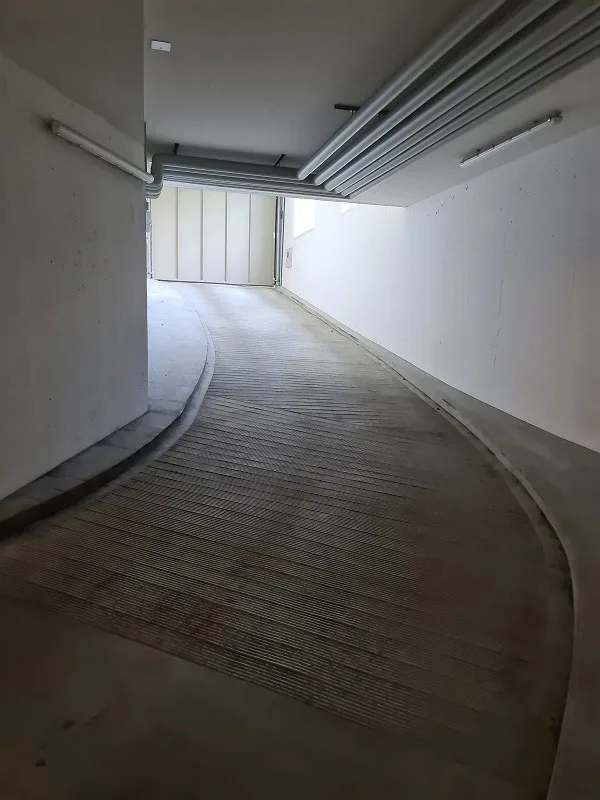 Einstellhallenplatz an zentraler Lage in Bonstetten zu vermieten