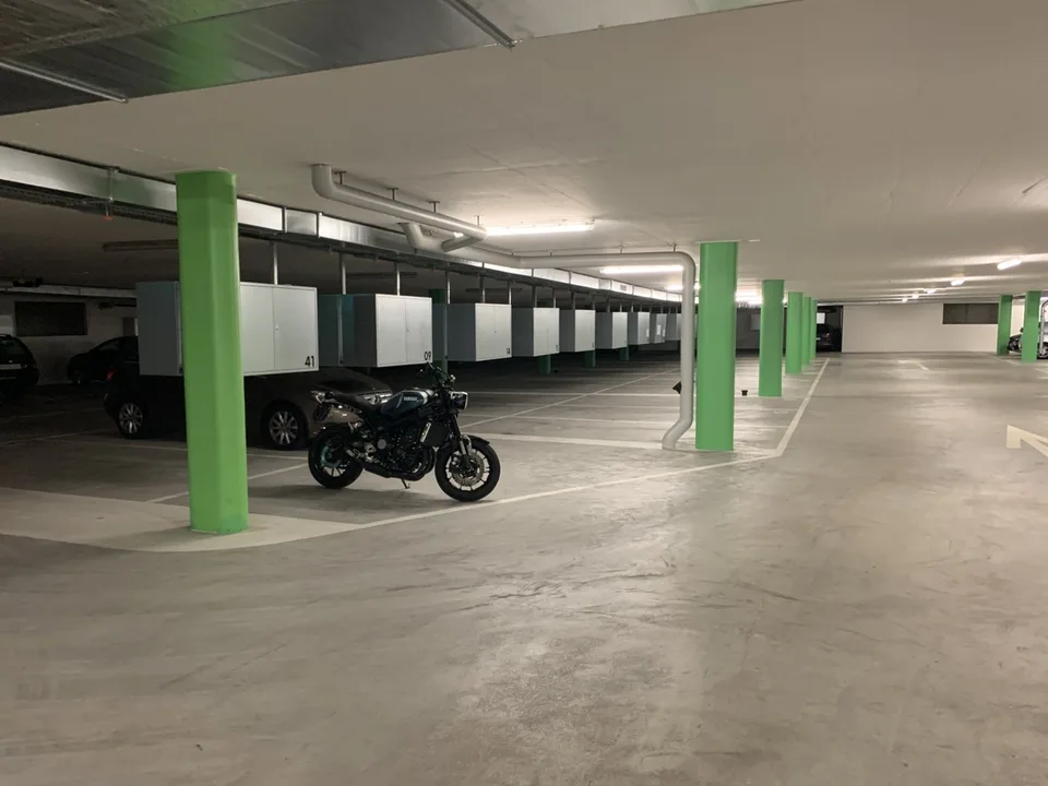 Einstellhallenplatz an zentraler Lage in Bonstetten zu vermieten