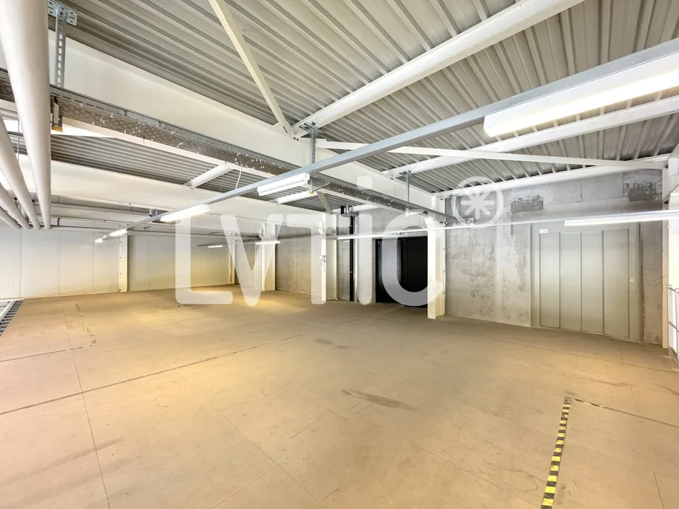 Locali, showrooms, magazzini di 1000 m2 in affitto a Yverdon – foto 9 di 12