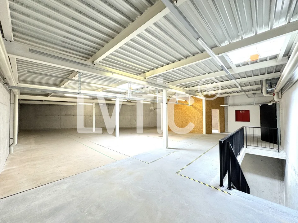 Lokale, Showrooms, Lager von 1000 m2 zur Miete in Yverdon
