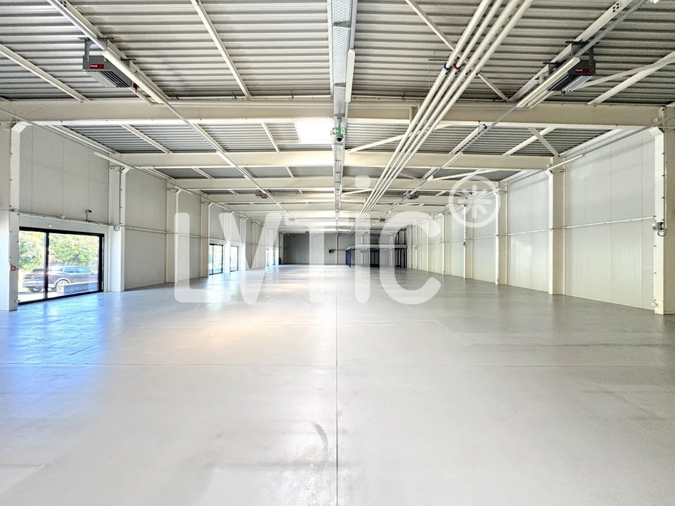 Lokale, Showrooms, Lager von 1000 m2 zur Miete in Yverdon