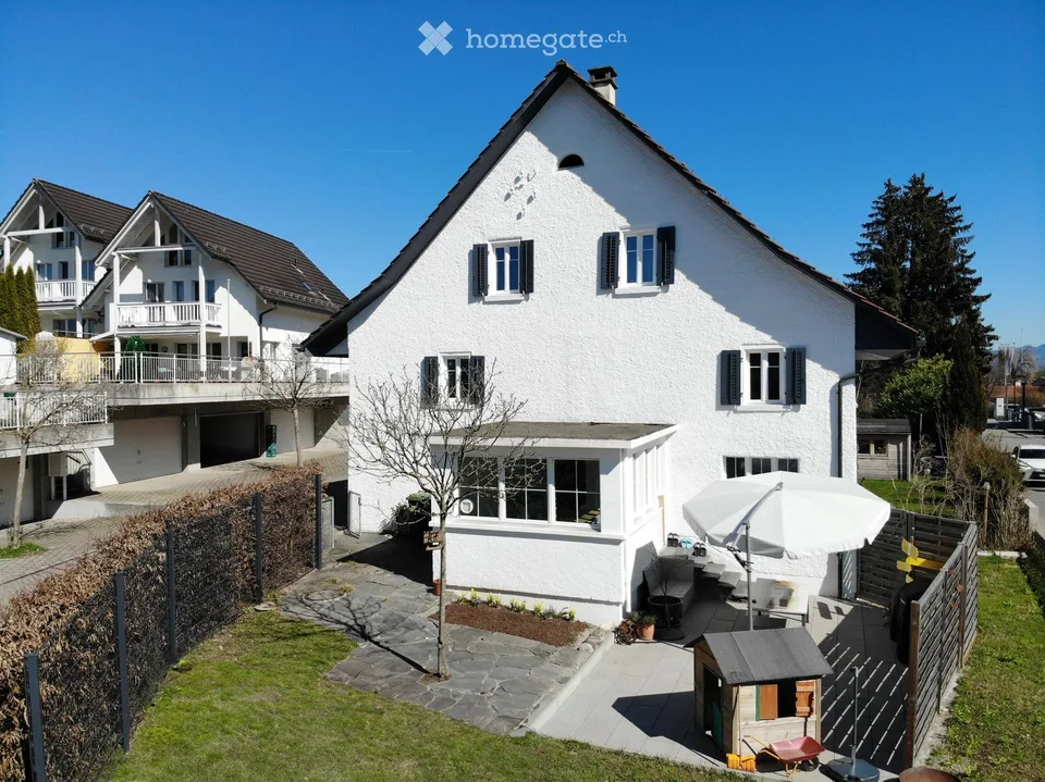 Doppeleinfamilienhaus in Oetwil am See