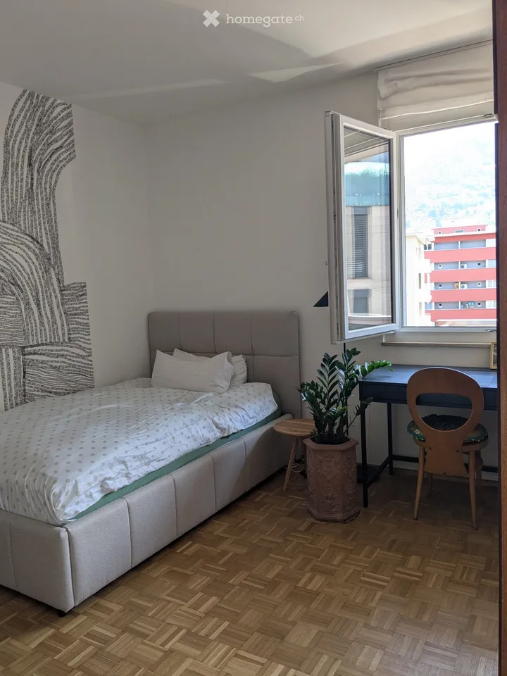 Helles Zimmer zur Miete (5. Stock, Blick und Balkon)