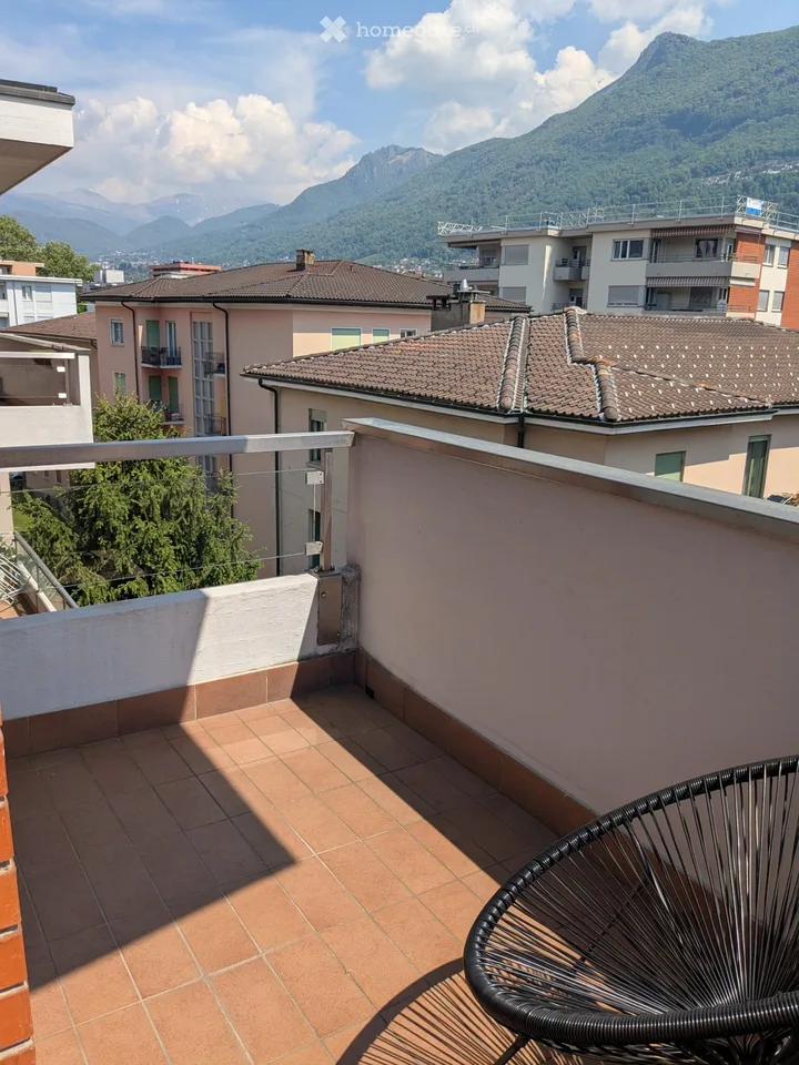 Helles Zimmer zur Miete (5. Stock, Blick und Balkon)