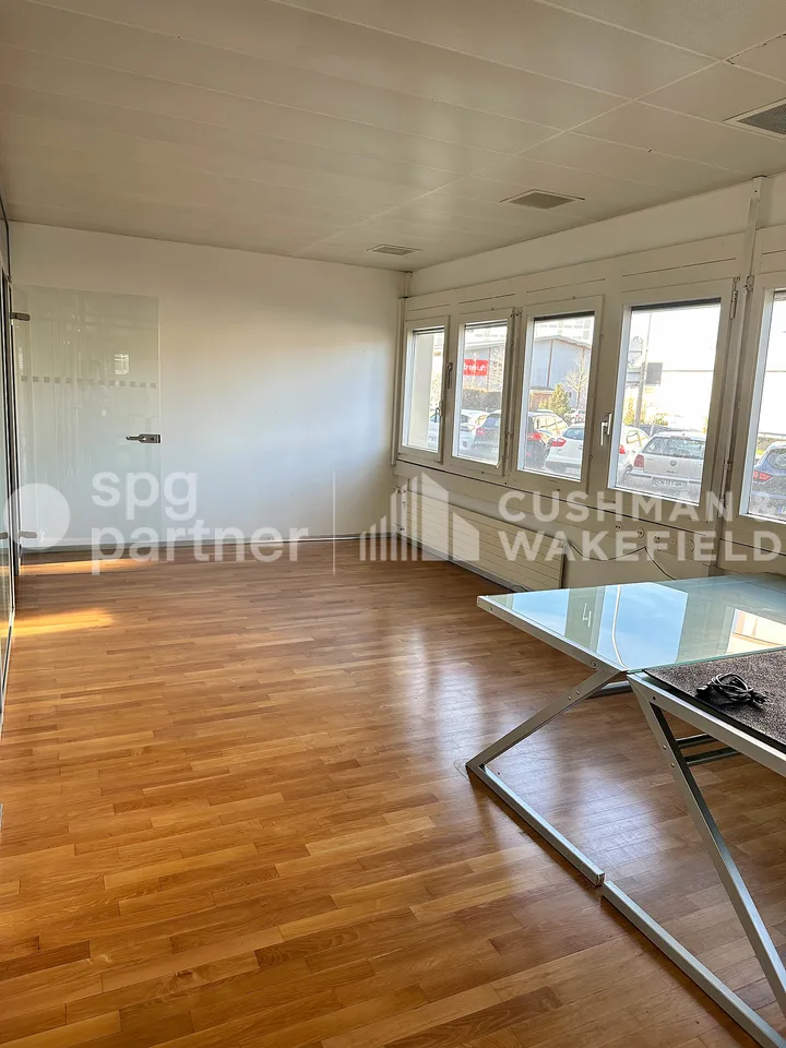 312 m² on the ground floor | Atelier / showroom / B2B activity – photo 7 of 12