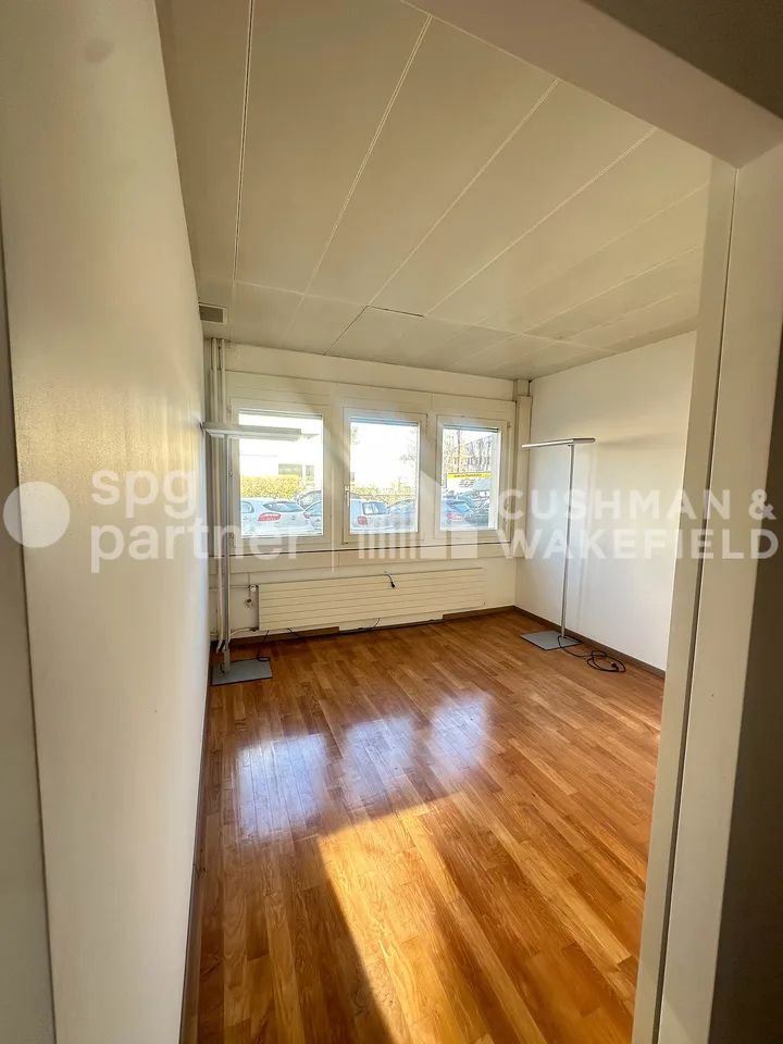 312 m² on the ground floor | Atelier / showroom / B2B activity – photo 11 of 12