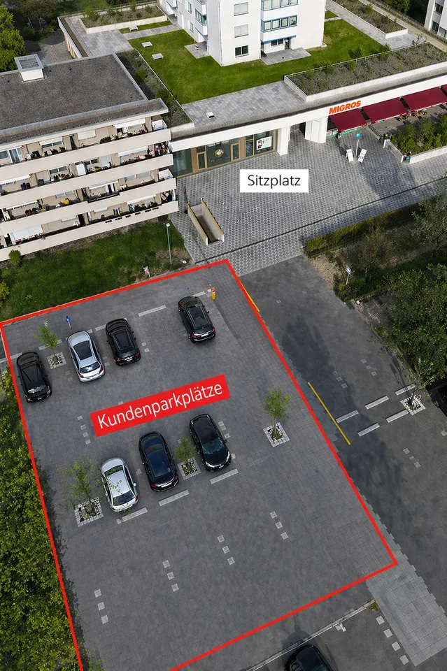 Espace commercial attractif avec grande façade vitrée à Spreitenbach