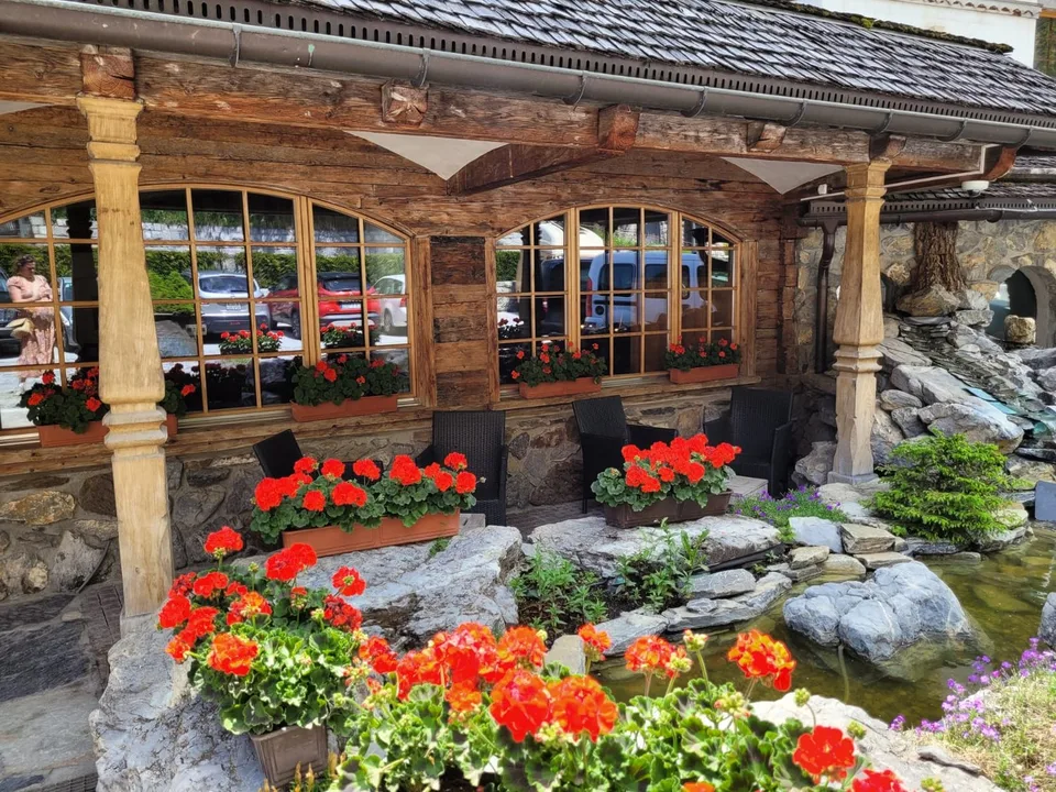 Private Jacuzzi & Mountain View Furnished Studio with Balcony - Swiss Alps Chalet – photo 13 sur 13