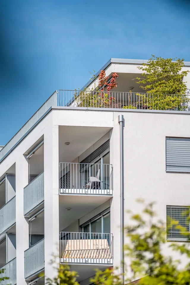 Moderne 3.5-Zimmerwohnung mit Balkon und Lift in Pieterlen