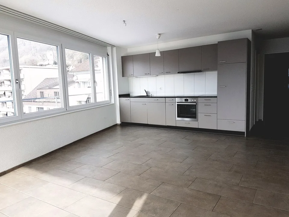 Moderne 3.5-Zimmerwohnung mit Balkon und Lift in Pieterlen
