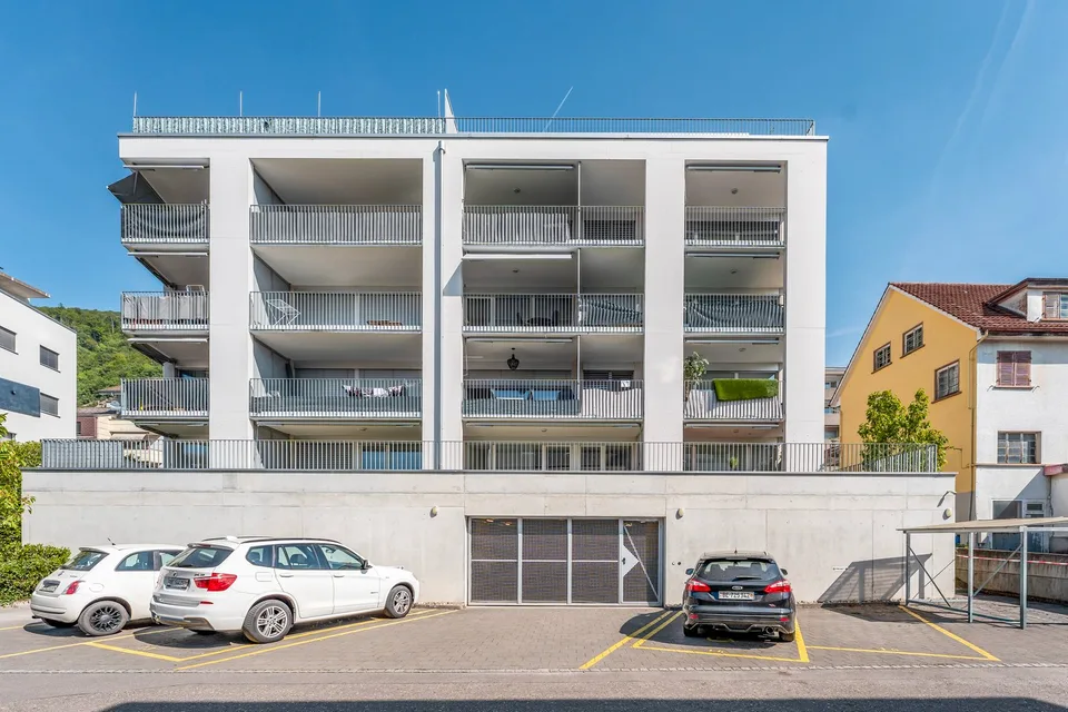 Moderne 3.5-Zimmerwohnung mit Balkon und Lift in Pieterlen