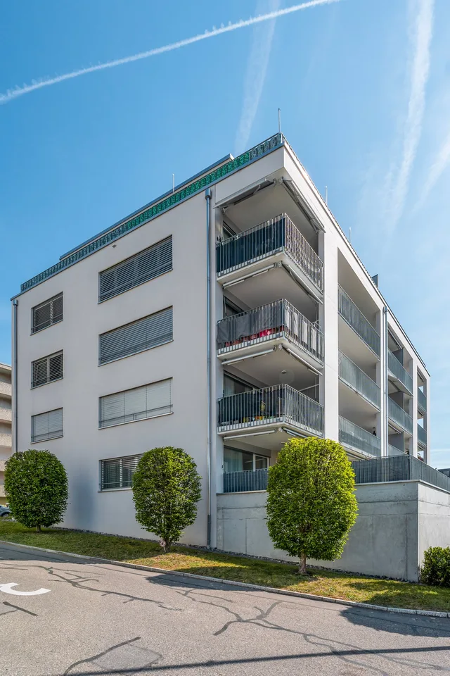 Moderne 3.5-Zimmerwohnung mit Balkon und Lift in Pieterlen