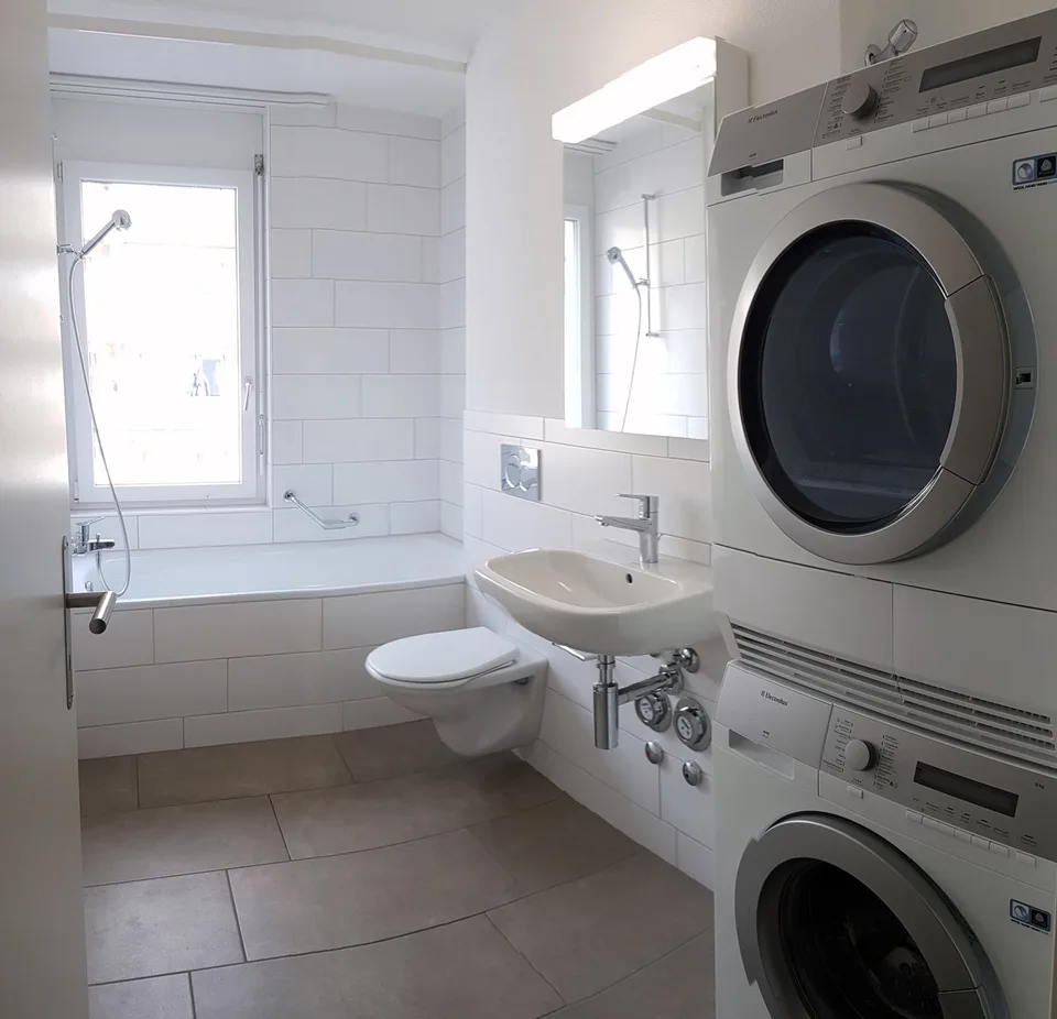 Moderne 3.5-Zimmerwohnung mit Balkon und Lift in Pieterlen