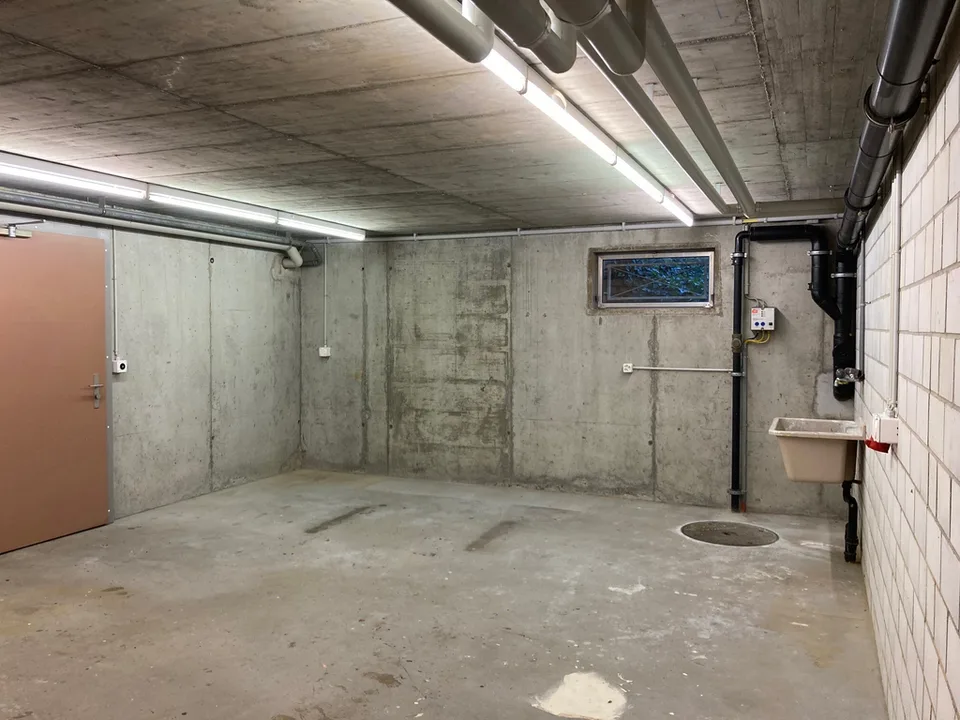 Magazzino / laboratorio con allacciamento idrico in affitto