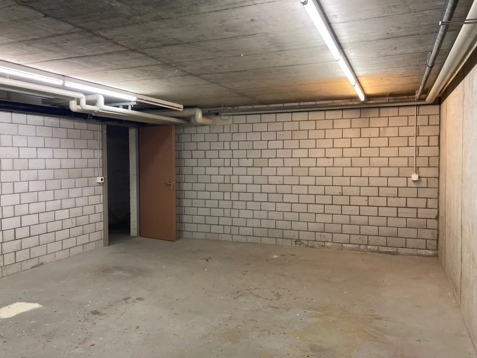 Magazzino / laboratorio con allacciamento idrico in affitto