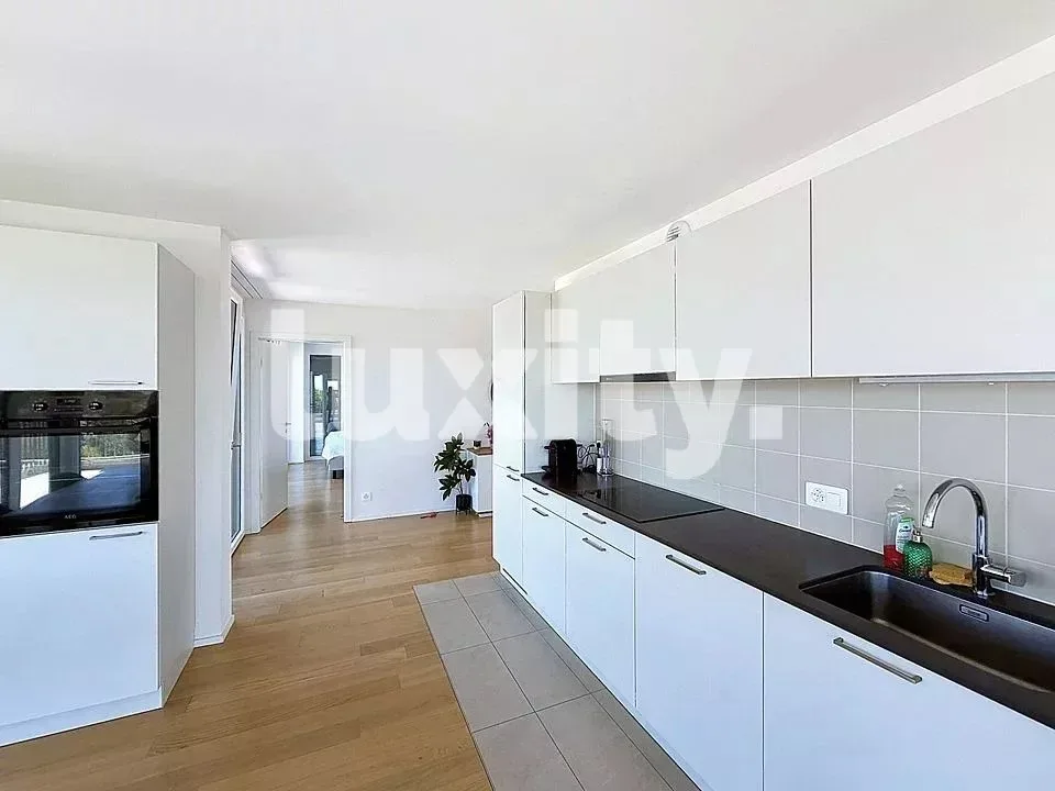 Prächtige Wohnung mit hohem Standard und 150 m² Terrasse sowie Panoramablick auf den See und den Jura