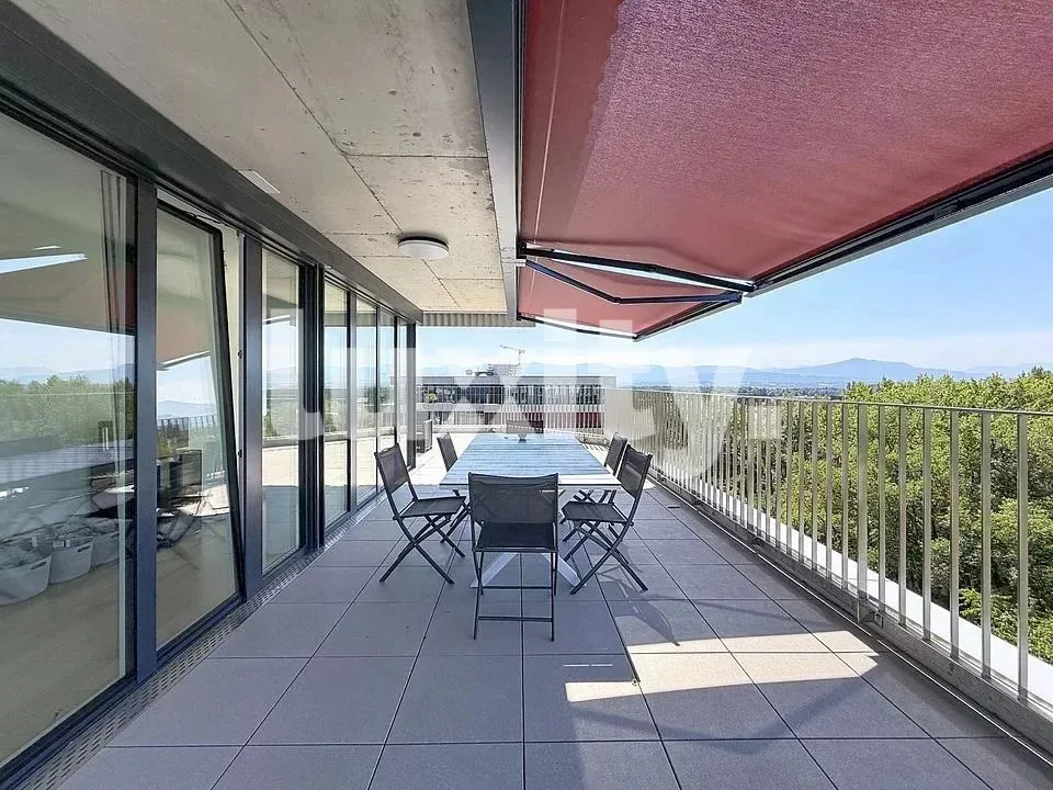 Prächtige Wohnung mit hohem Standard und 150 m² Terrasse sowie Panoramablick auf den See und den Jura