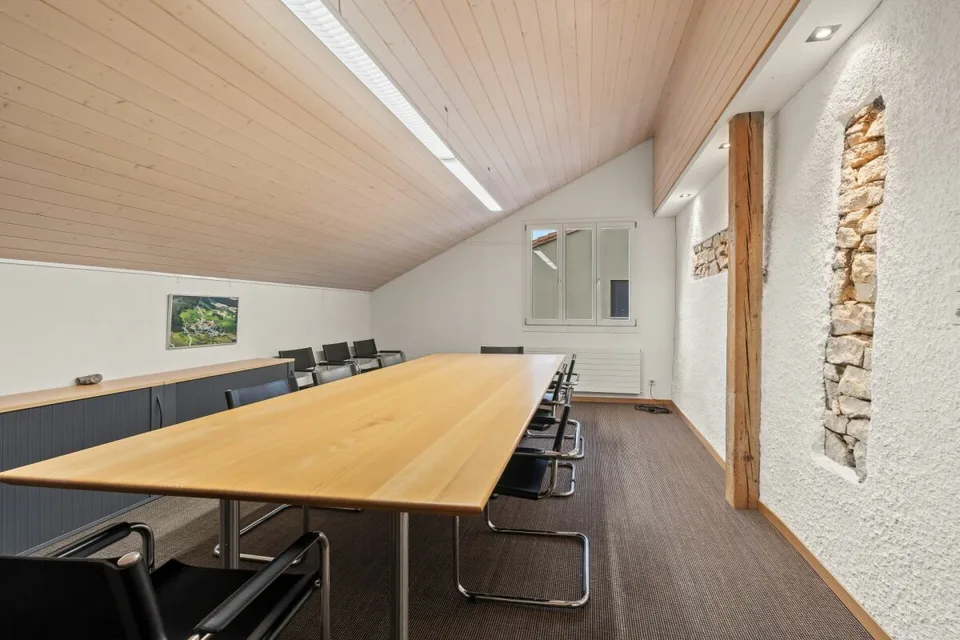 Spazio ufficio stiloso in edificio storico - disponibile per l'occupazione immediata