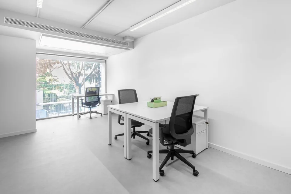 Bureau sur mesure pour 3 à Spaces Quartier de l'Étang