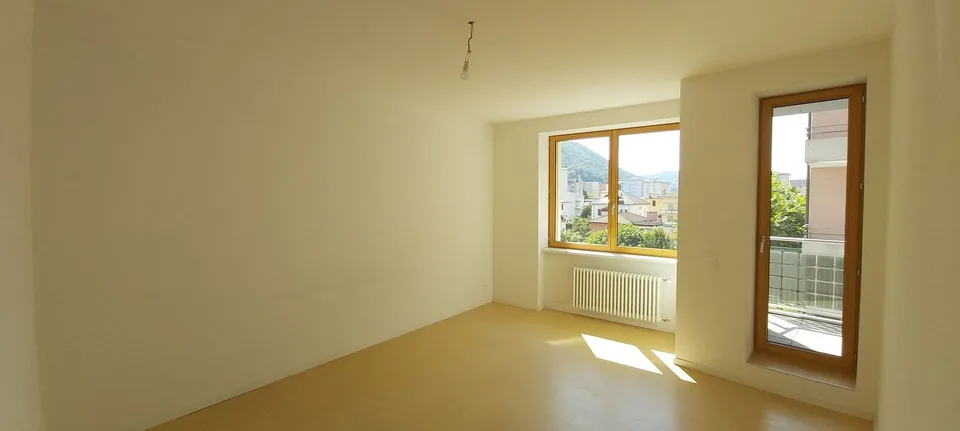 HELLDUNKLE 4.5 ZIMMER IN MINERGIE-GEBAUDE