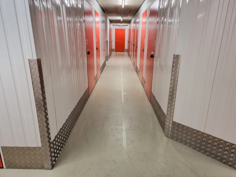 Locaux de stockage entre 1m3 et 64m3, flexibles et bon marché à louer. Pas de préavis.
