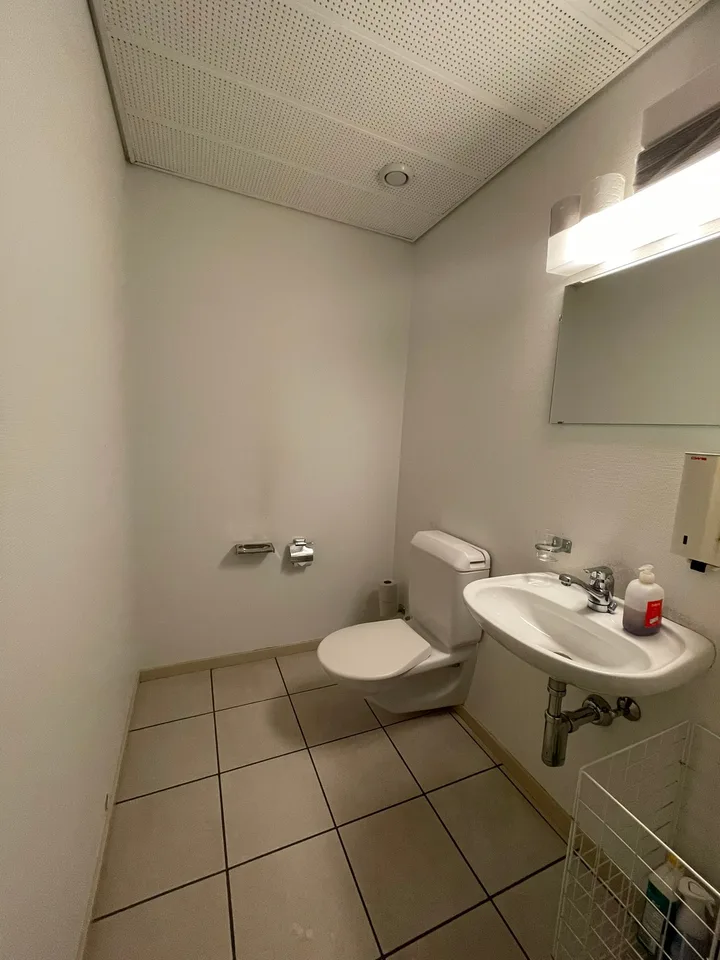 Office space in perfect traffic location and directly at Gümligen train station – photo 10 of 10